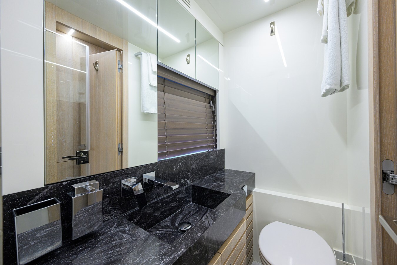 2021-astondoa-52-df7ced