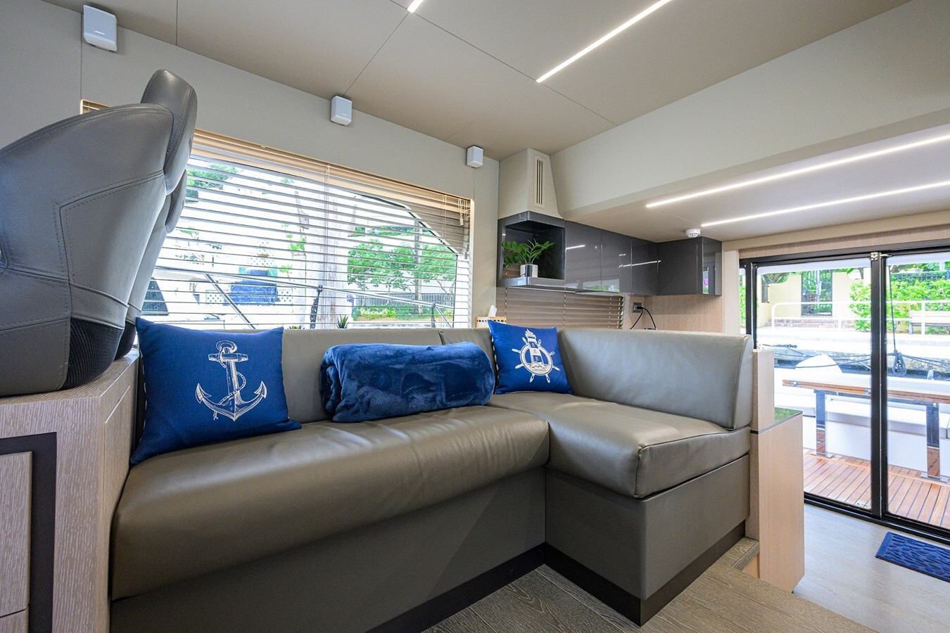 2021-astondoa-52-df7ced