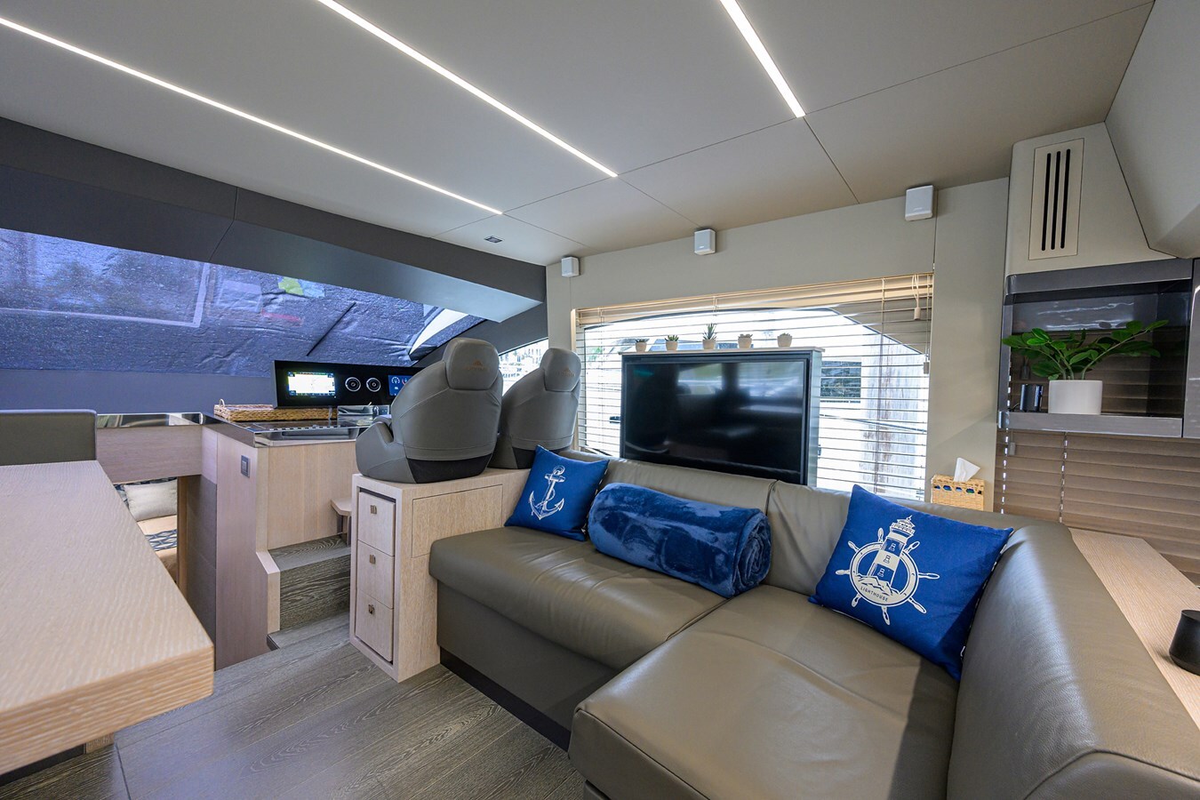 2021-astondoa-52-df7ced