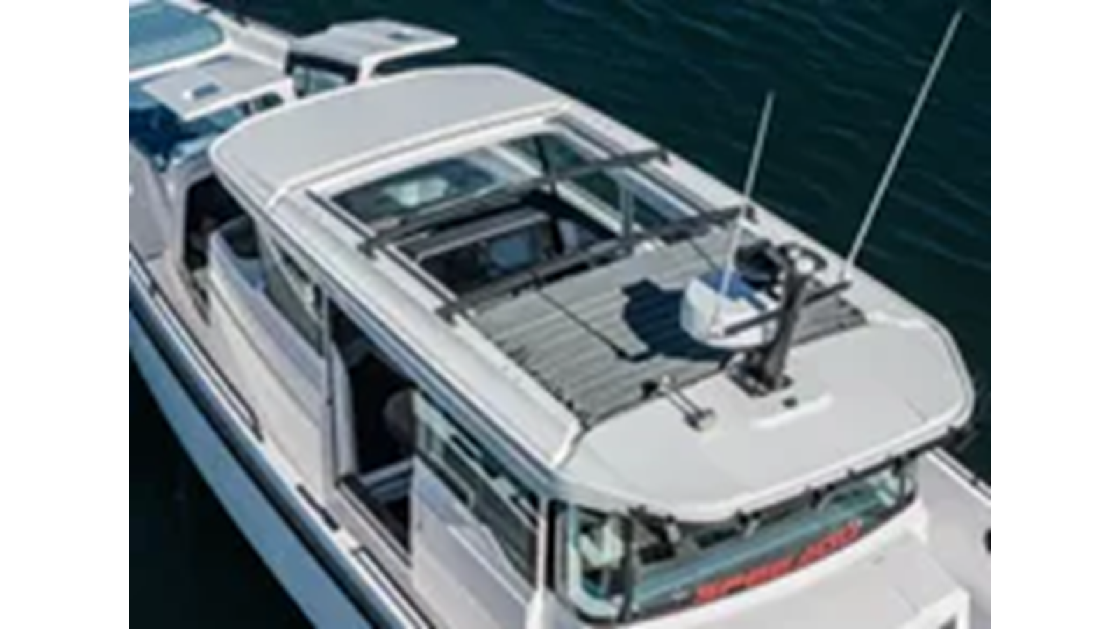 2021-axopar-37-8693d7