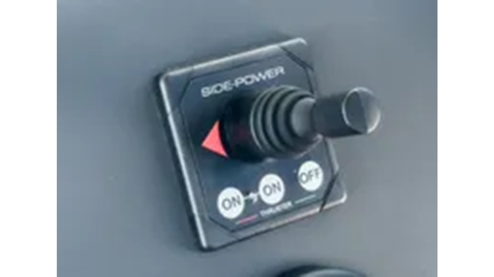 2021-axopar-37-8693d7