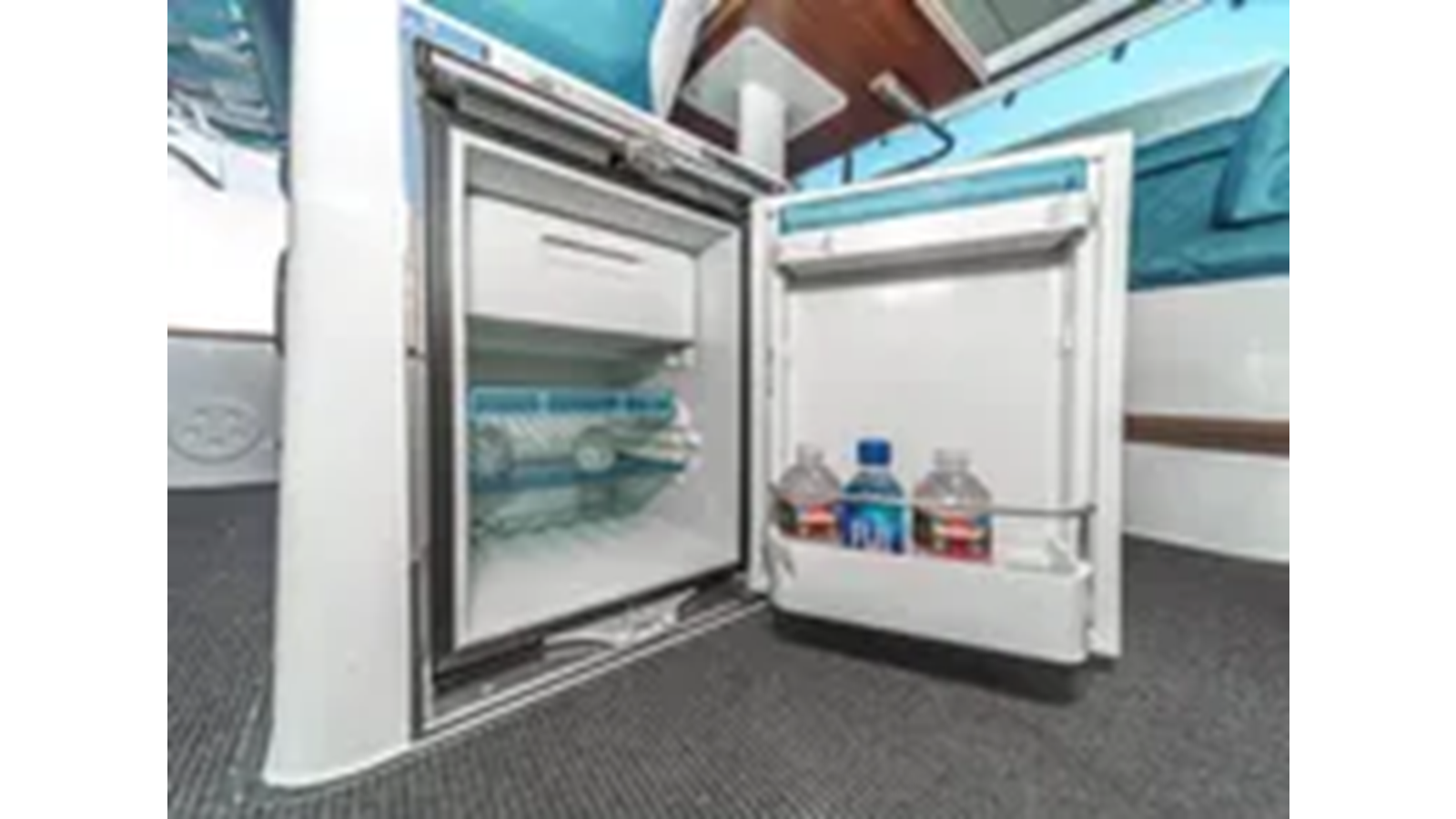 2021-axopar-37-8693d7