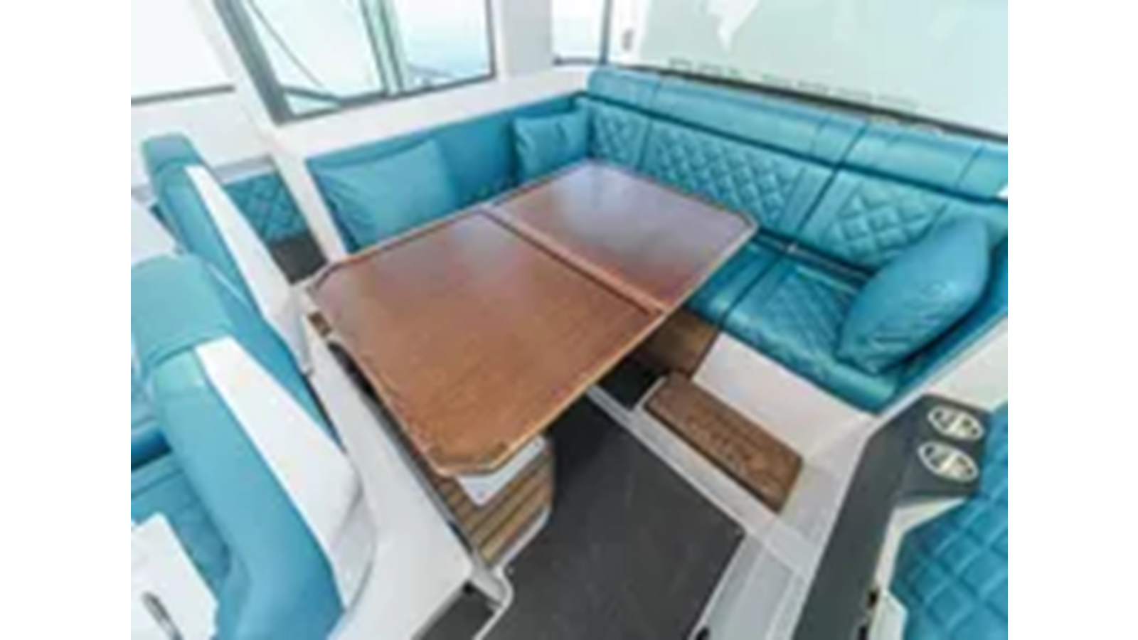 2021-axopar-37-8693d7