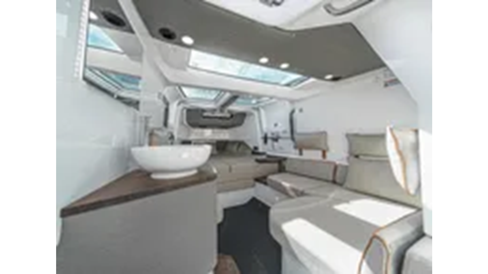 2021-axopar-37-8693d7