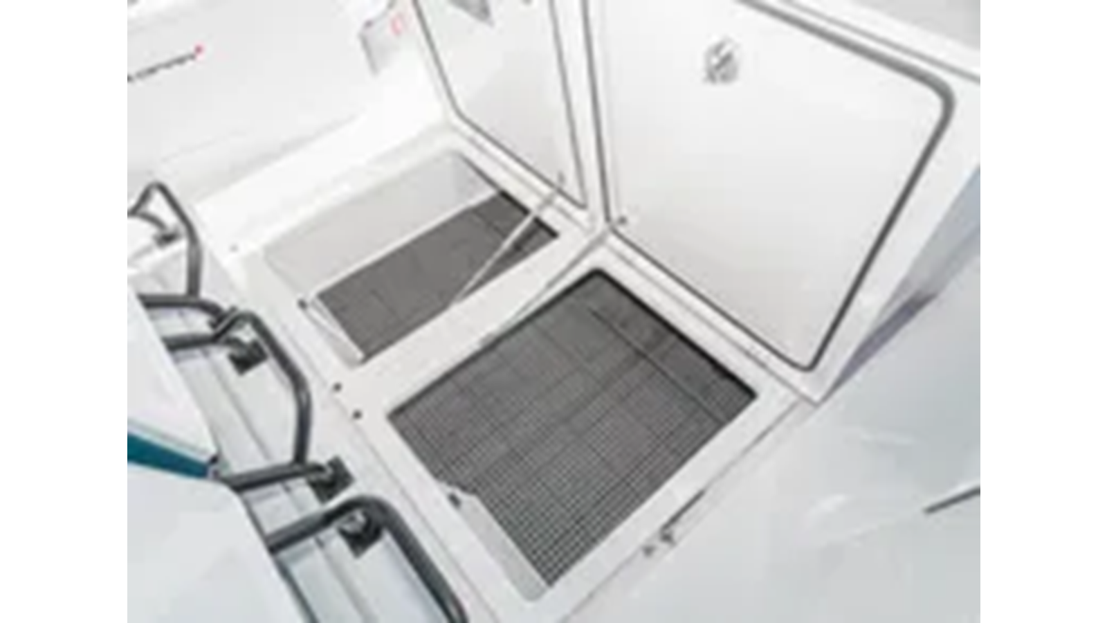 2021-axopar-37-8693d7