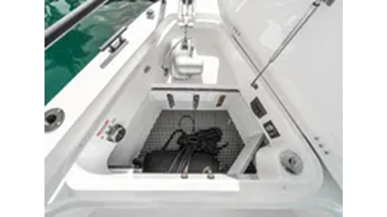 2021-axopar-37-8693d7