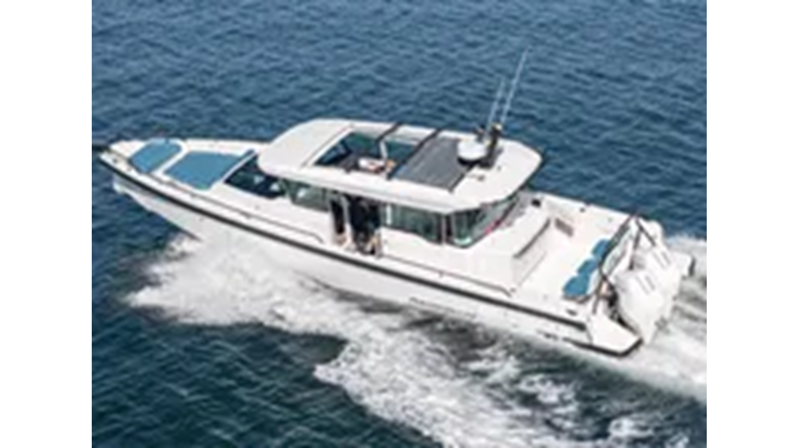 2021-axopar-37-8693d7