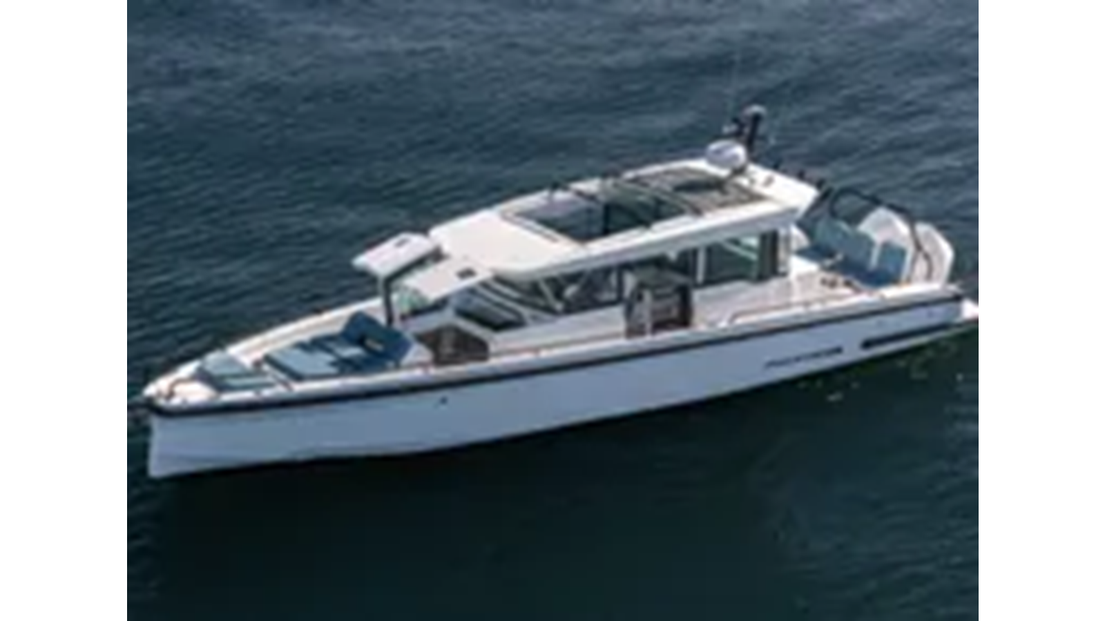 2021-axopar-37-8693d7