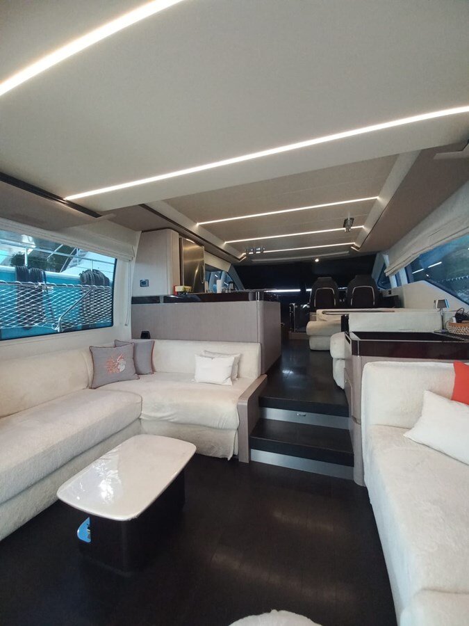 2021-azimut-yachts-68-3-f9e546