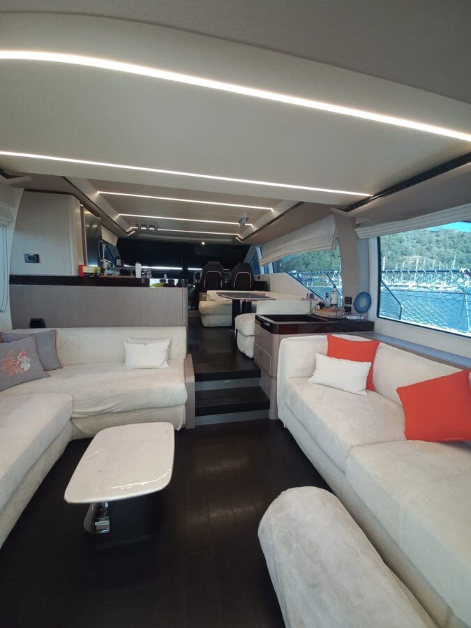 2021-azimut-yachts-68-3-f9e546