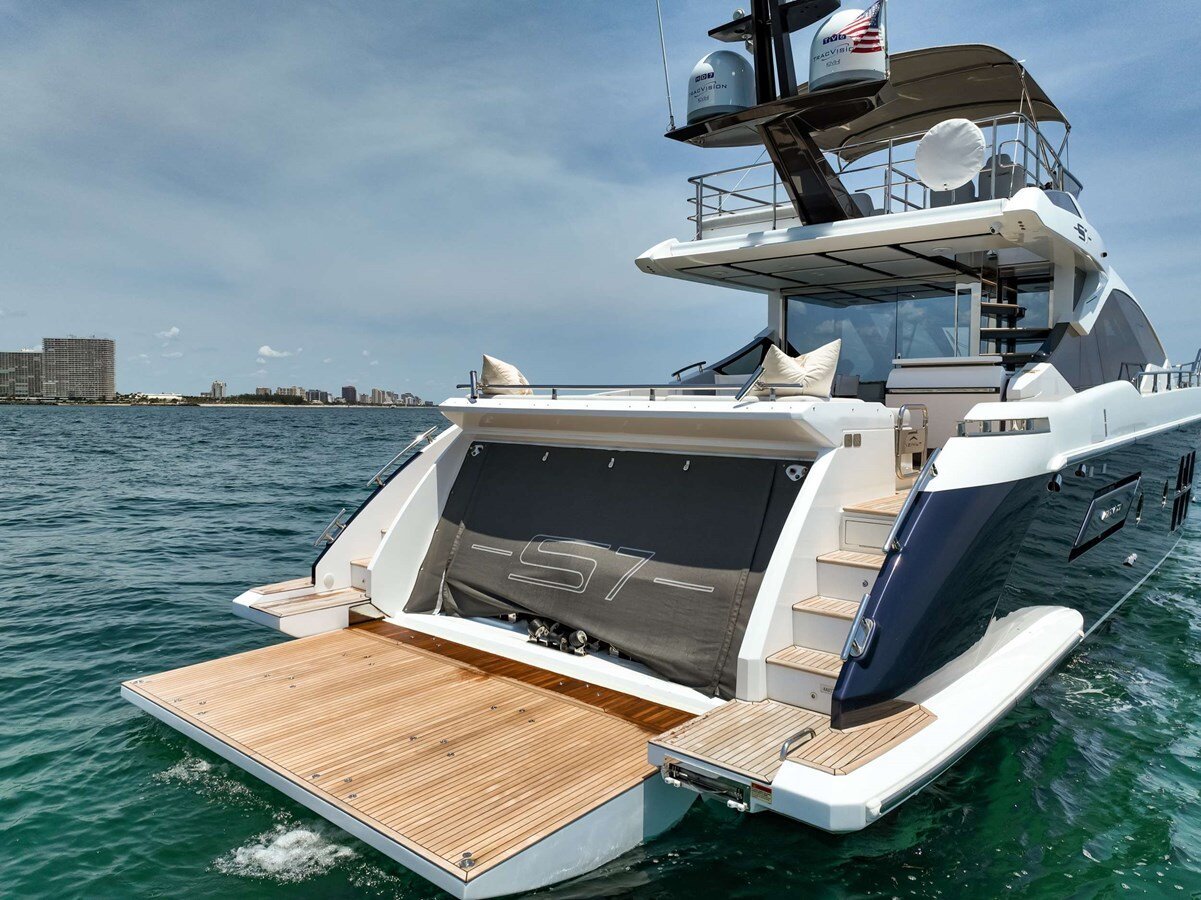 2021 AZIMUT YACHTS 70'