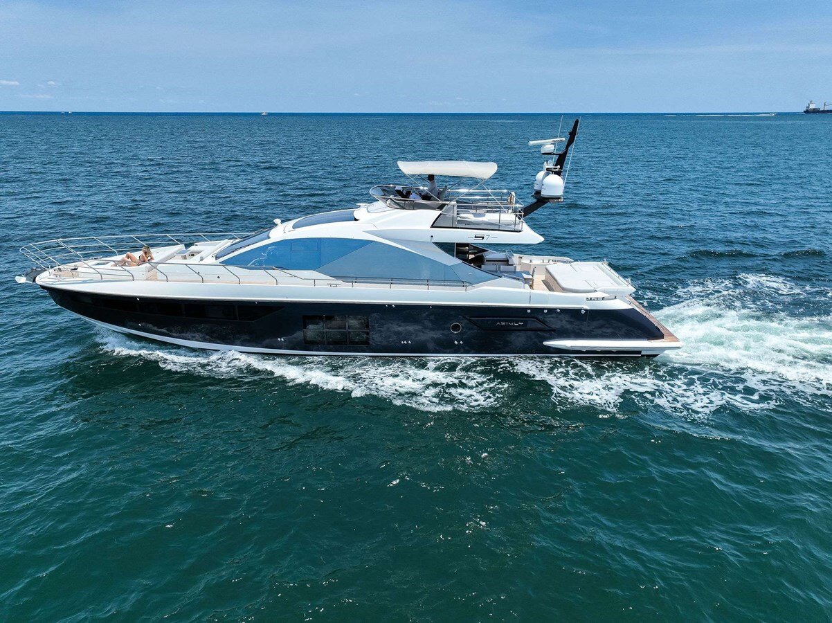 2021 AZIMUT YACHTS 70'