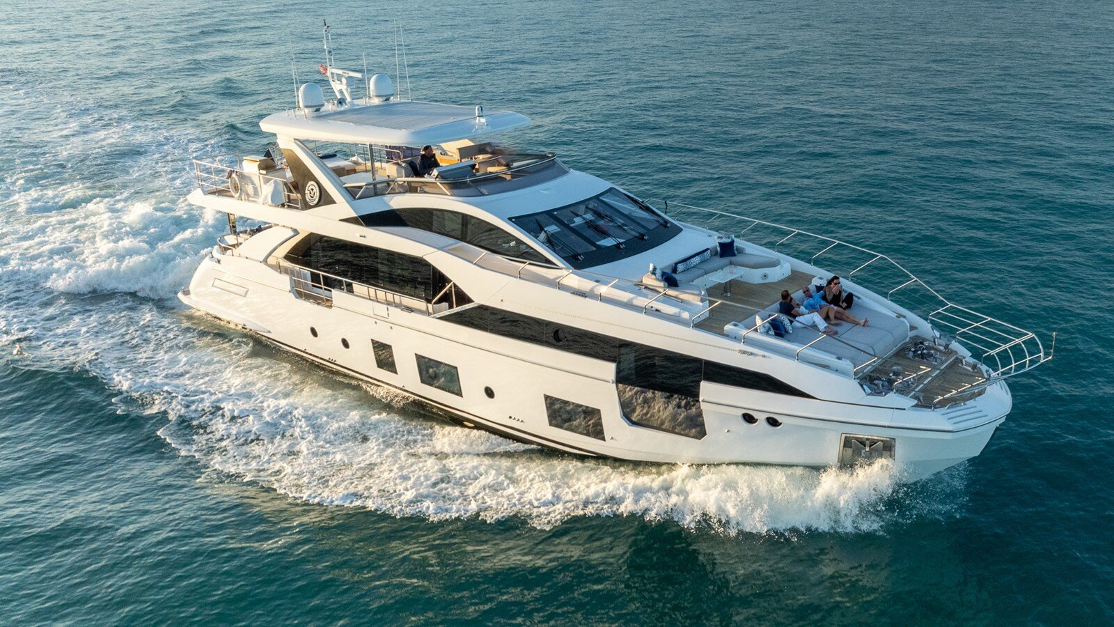 2021-azimut-yachts-88-2f7c2a