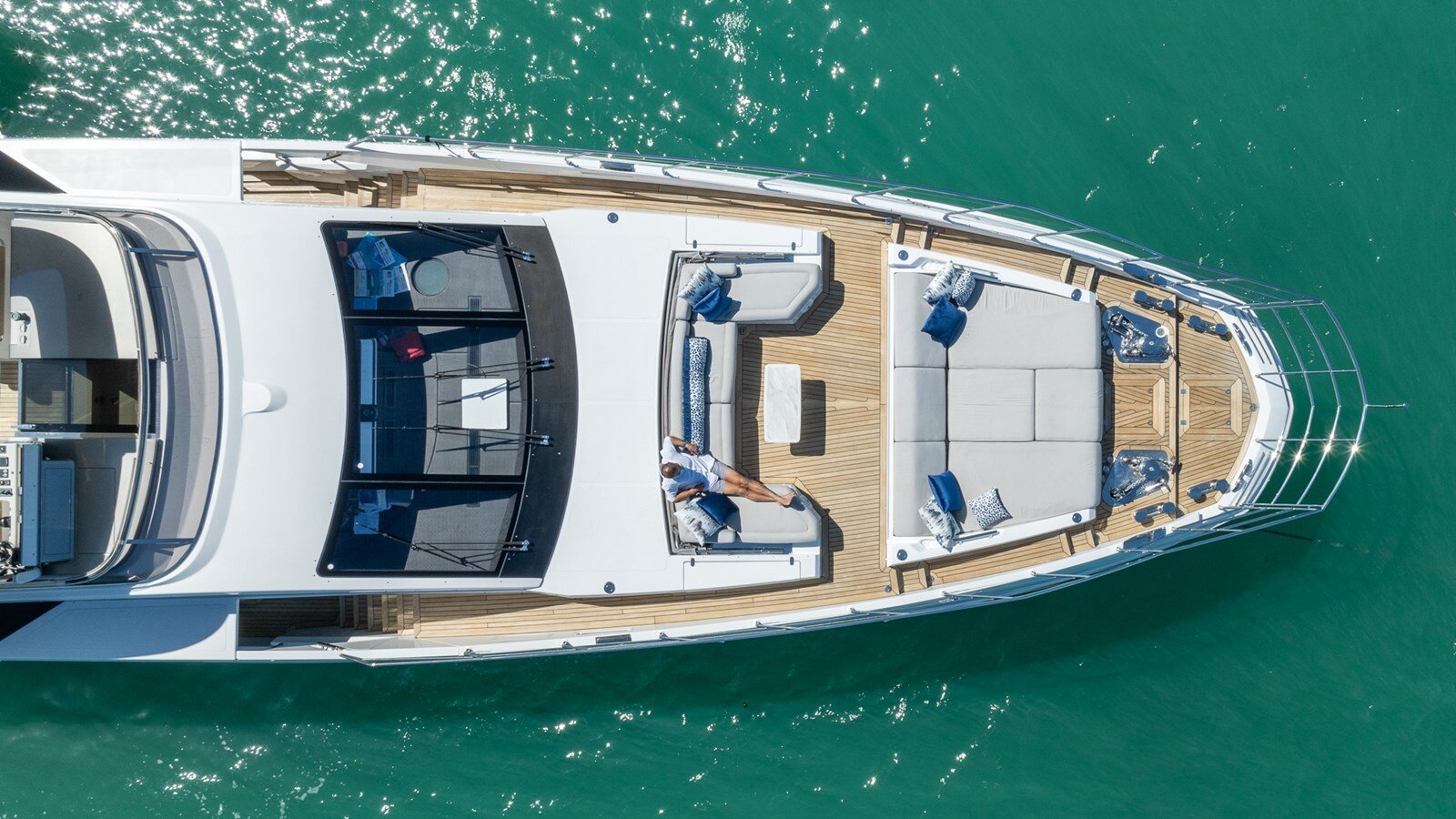 2021-azimut-yachts-88-2f7c2a