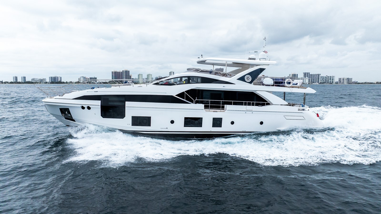 2021-azimut-yachts-88-8165ad