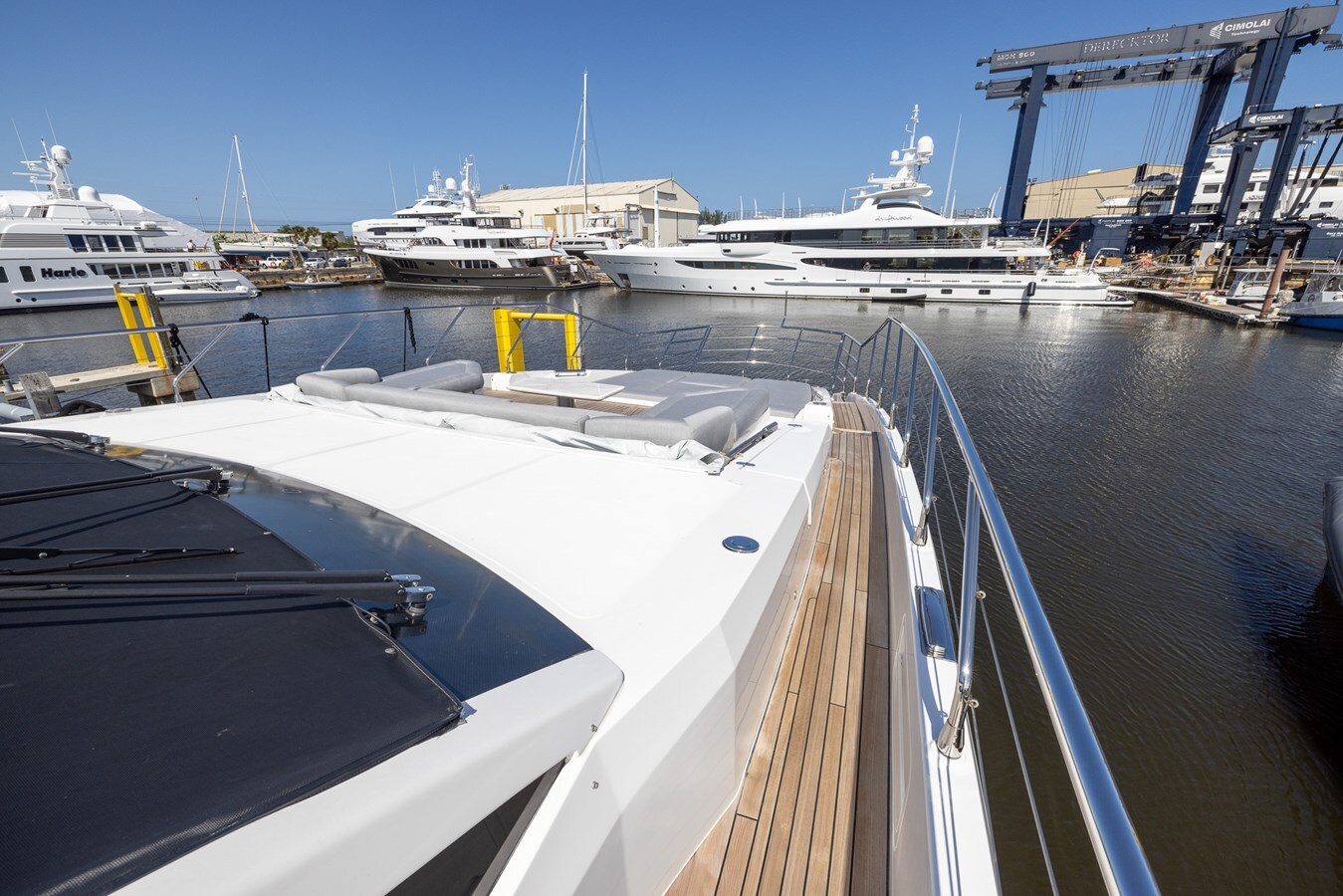 2021-azimut-yachts-88-8165ad