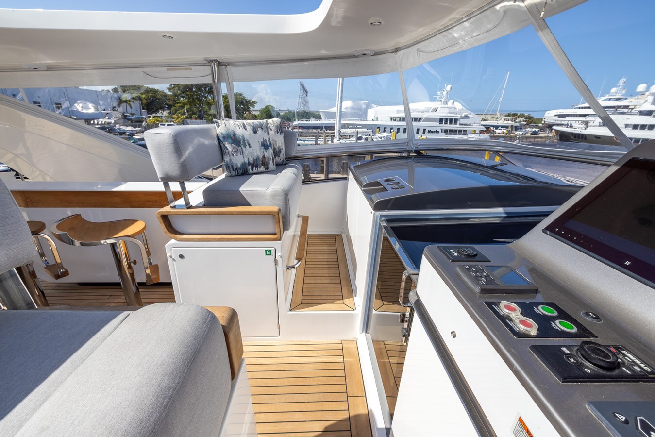 2021-azimut-yachts-88-8165ad