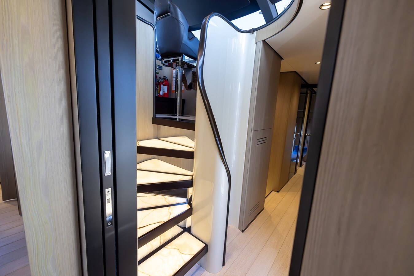 2021-azimut-yachts-88-8165ad