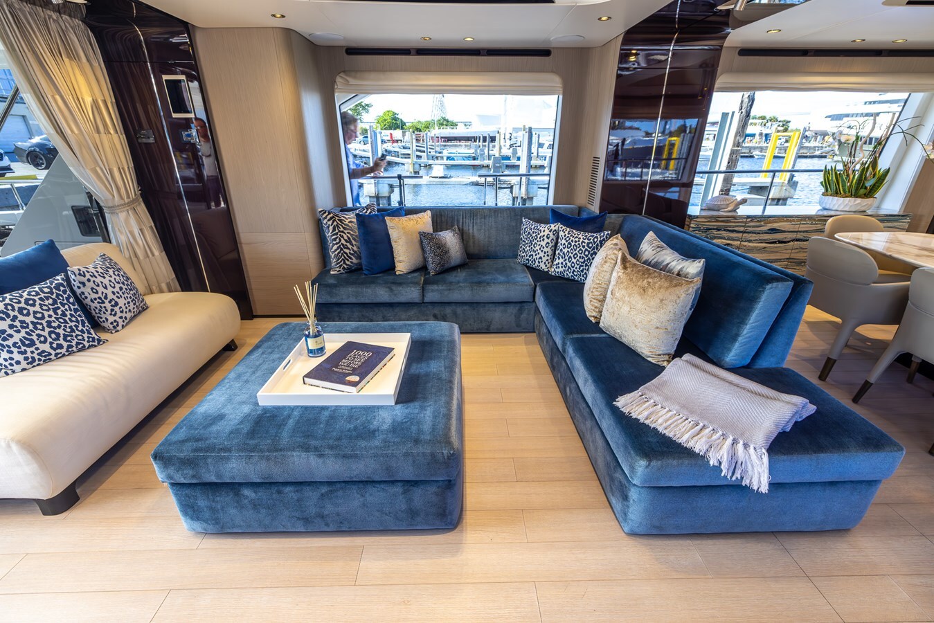 2021-azimut-yachts-88-8165ad