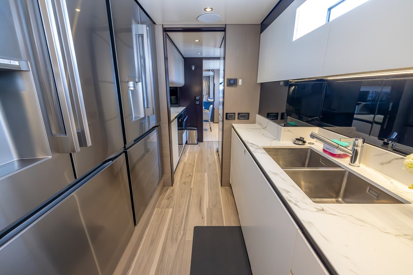 2021-azimut-yachts-88-8165ad