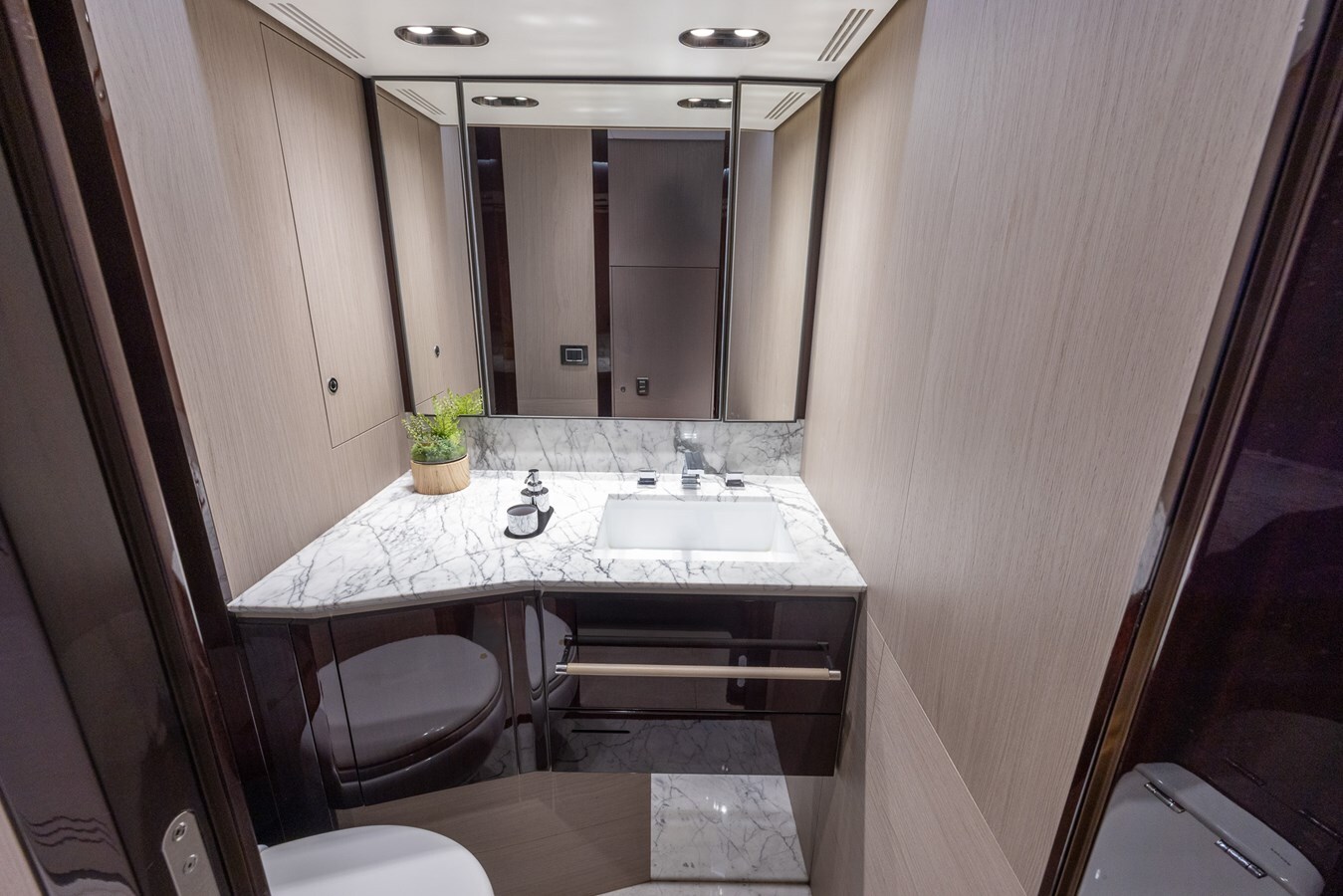 2021-azimut-yachts-88-8165ad