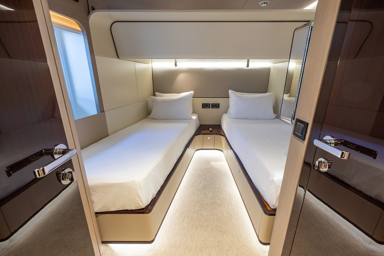 2021-azimut-yachts-88-8165ad