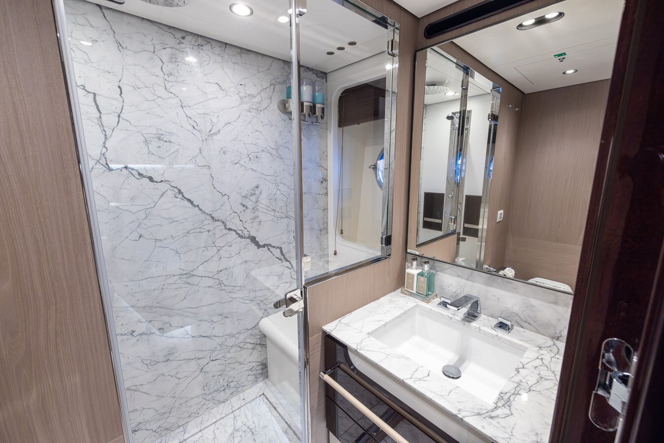 2021-azimut-yachts-88-8165ad