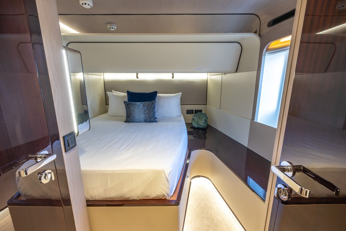 2021-azimut-yachts-88-8165ad