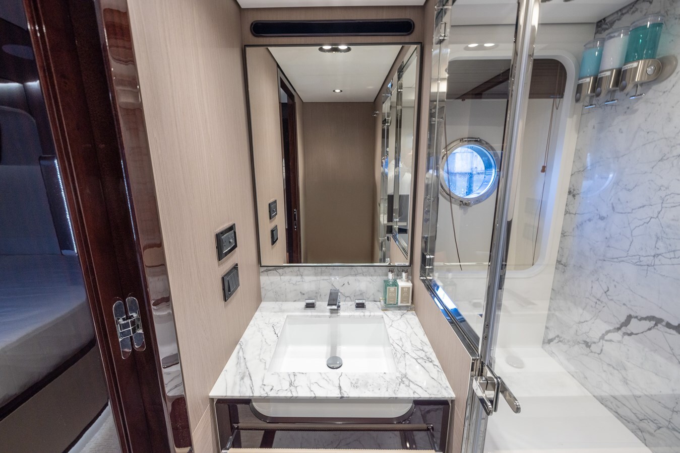 2021-azimut-yachts-88-8165ad