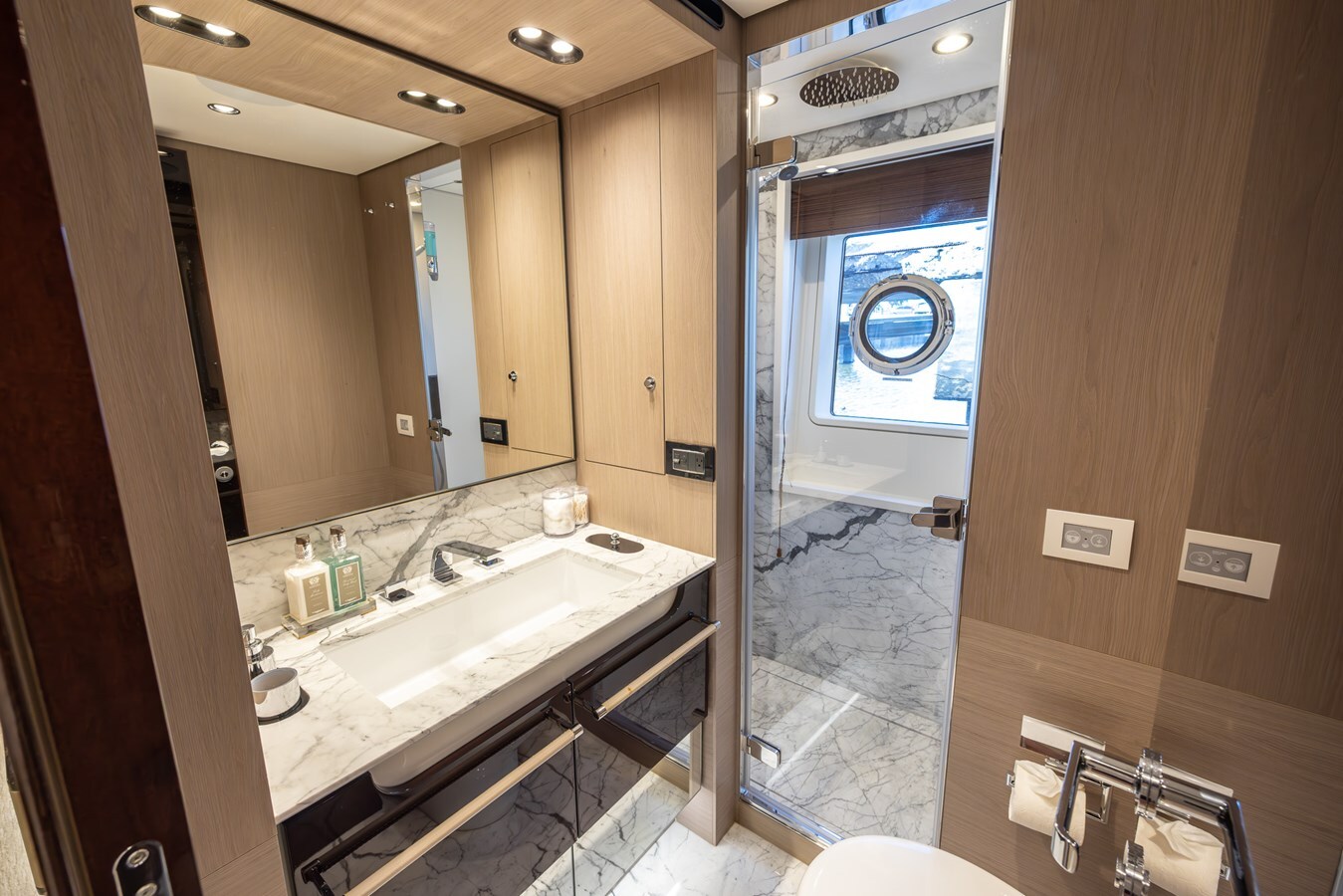 2021-azimut-yachts-88-8165ad