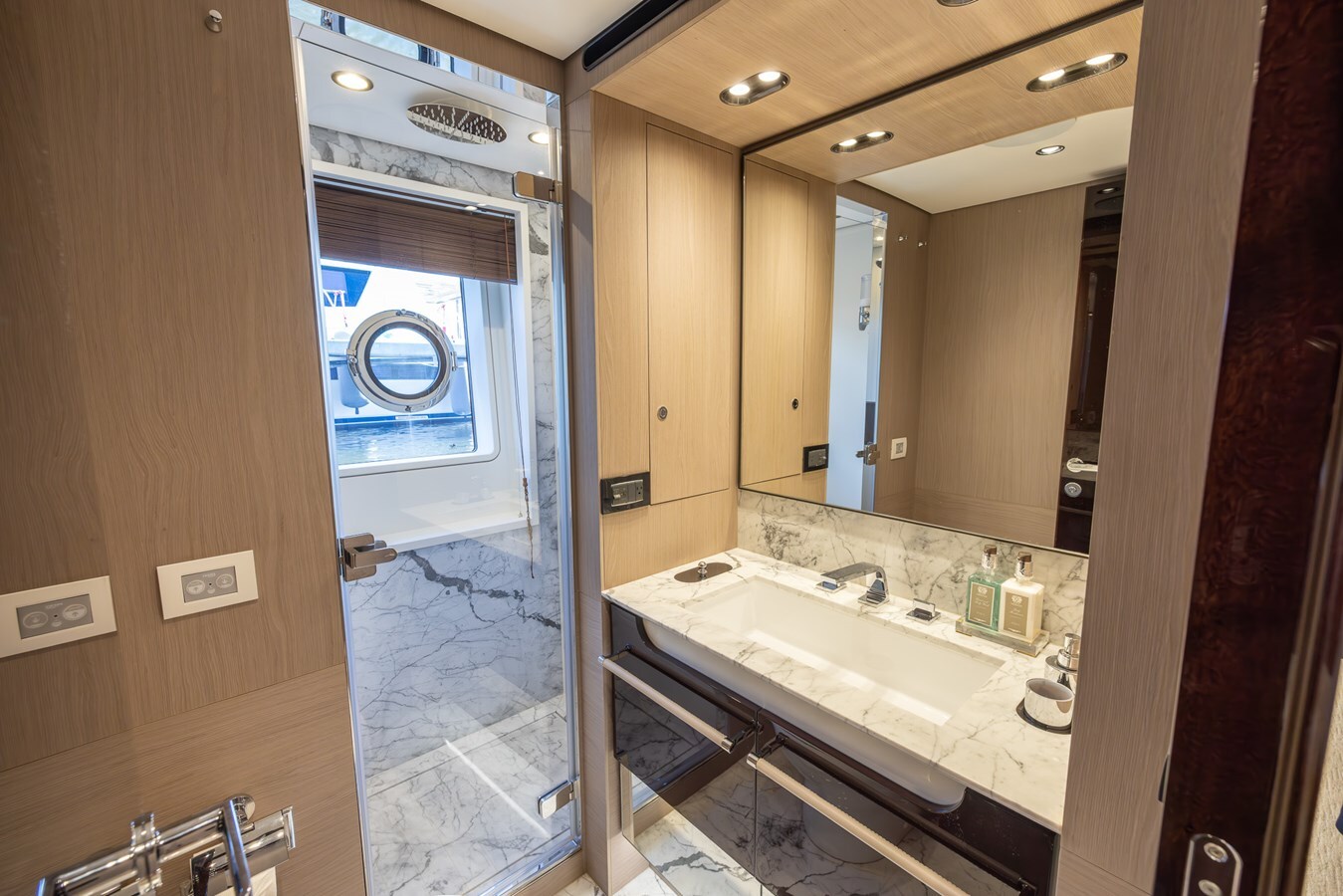 2021-azimut-yachts-88-8165ad