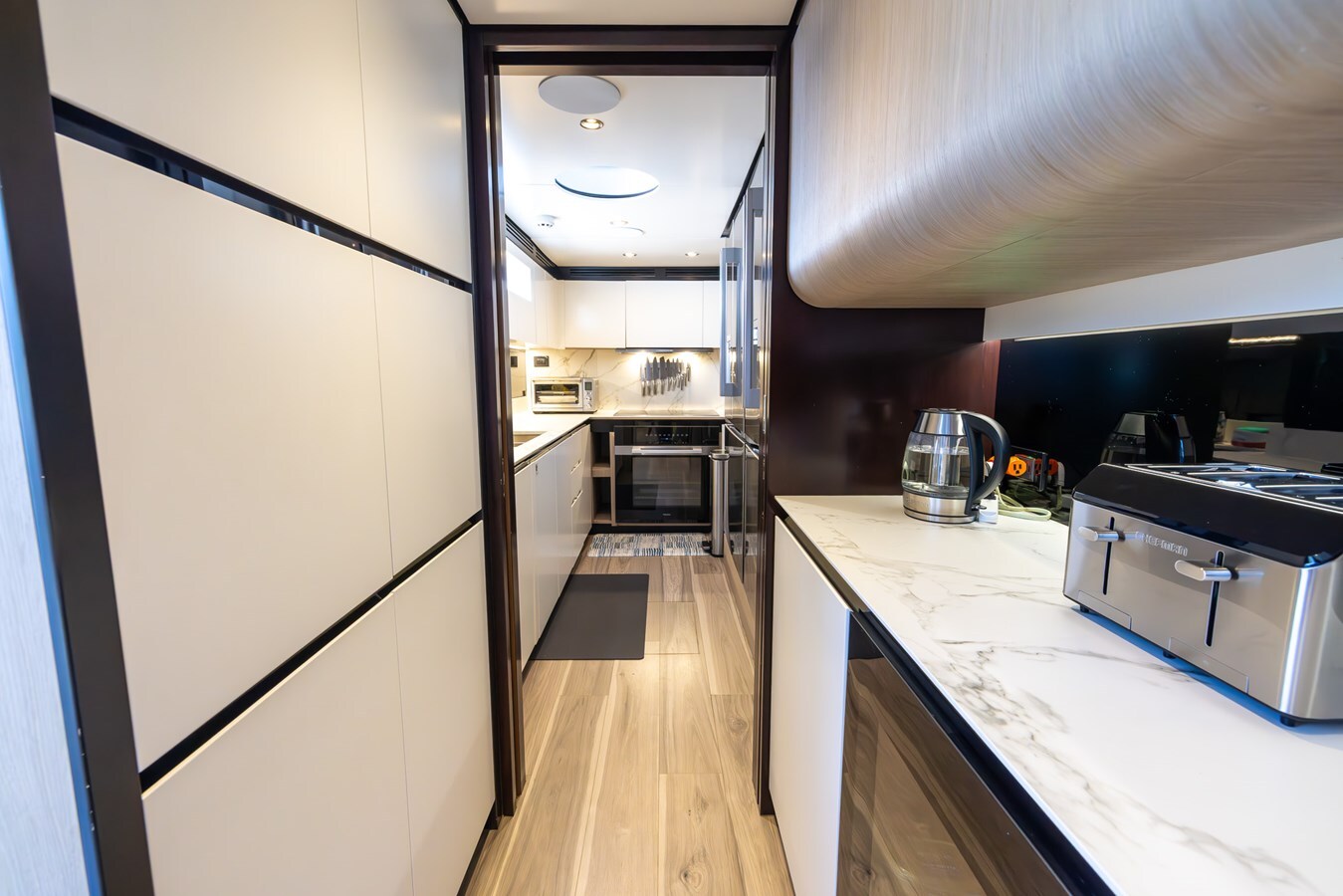 2021-azimut-yachts-88-8165ad