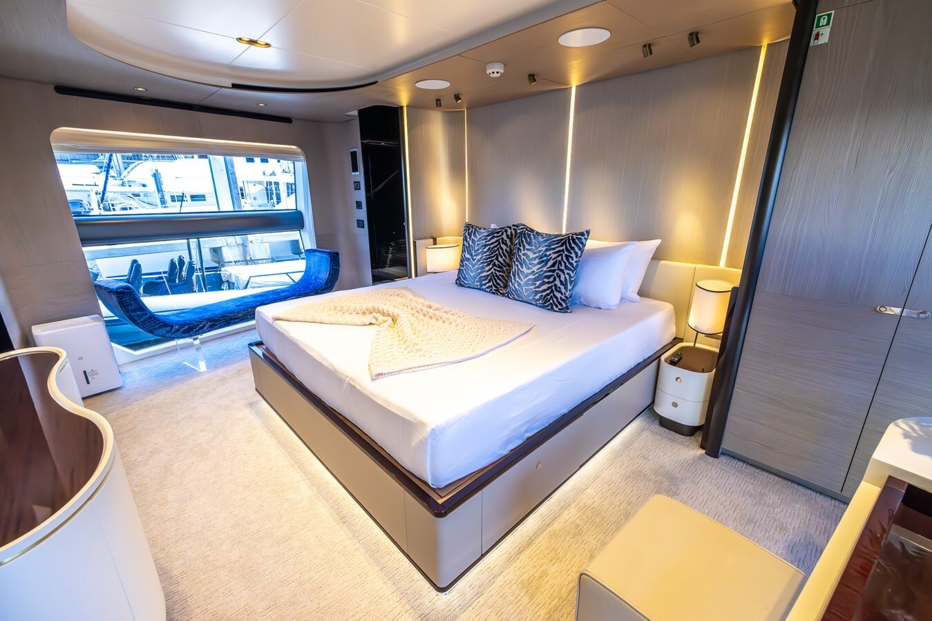 2021-azimut-yachts-88-8165ad