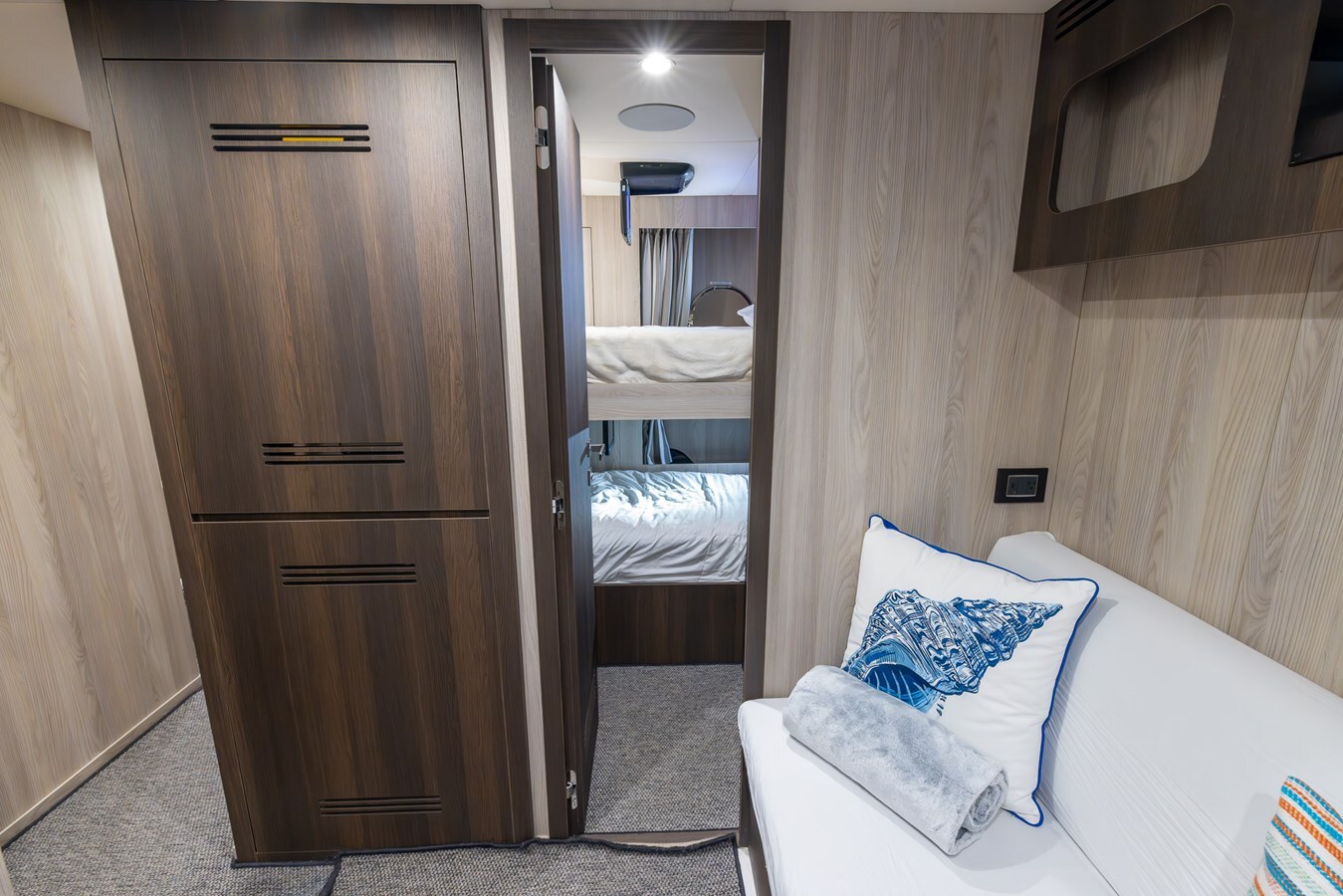 2021-azimut-yachts-88-8165ad