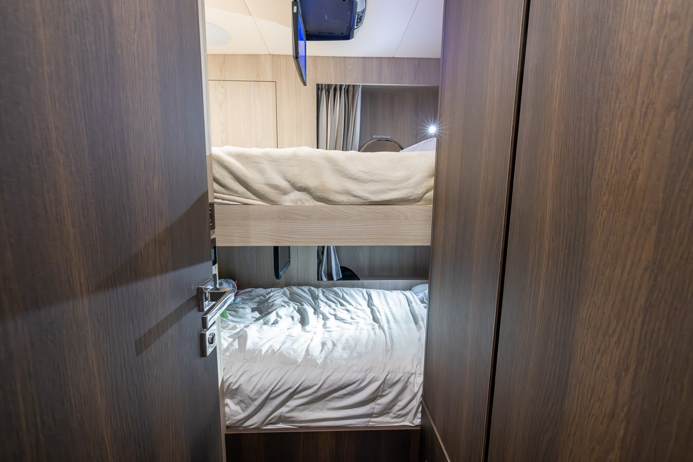 2021-azimut-yachts-88-8165ad