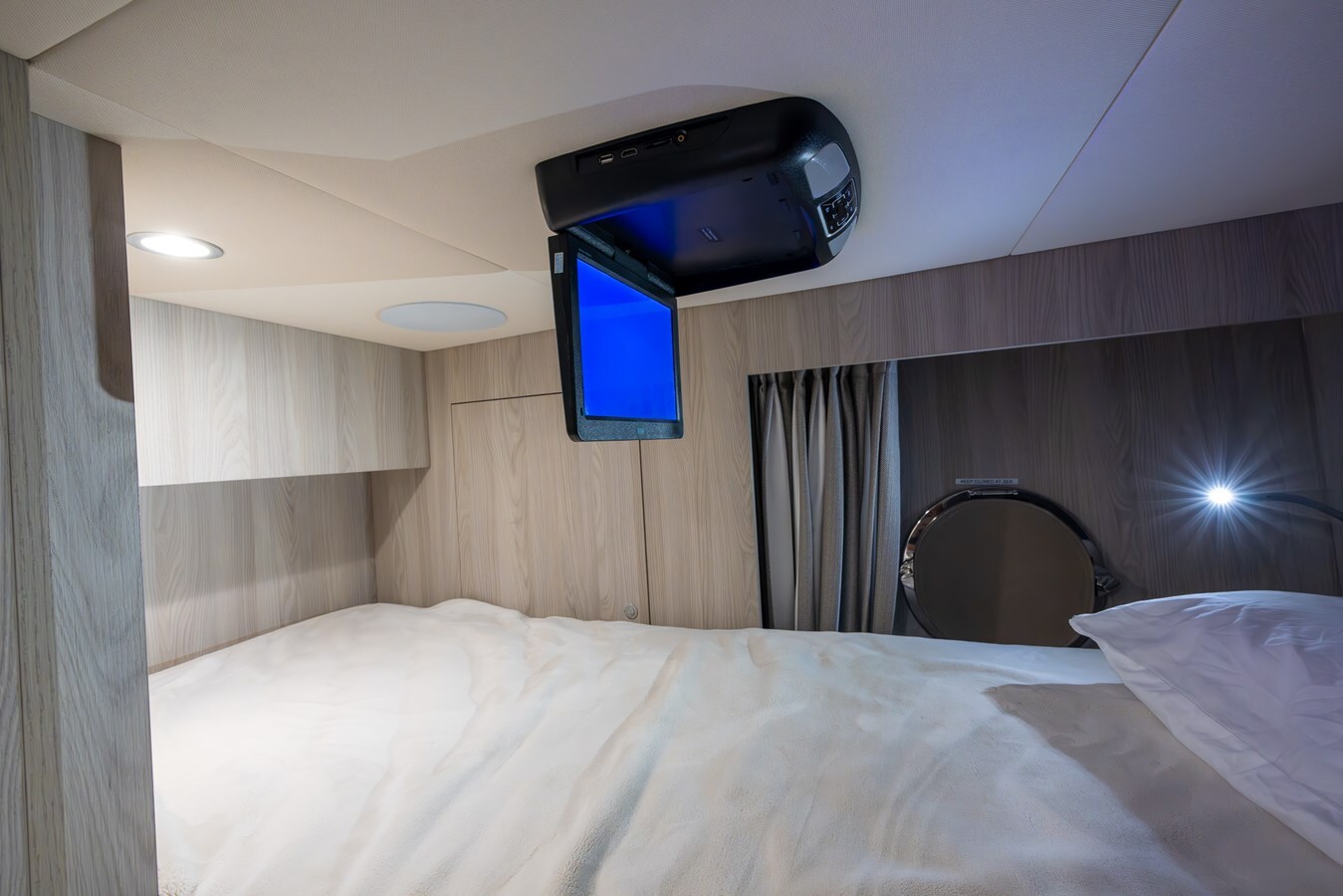 2021-azimut-yachts-88-8165ad