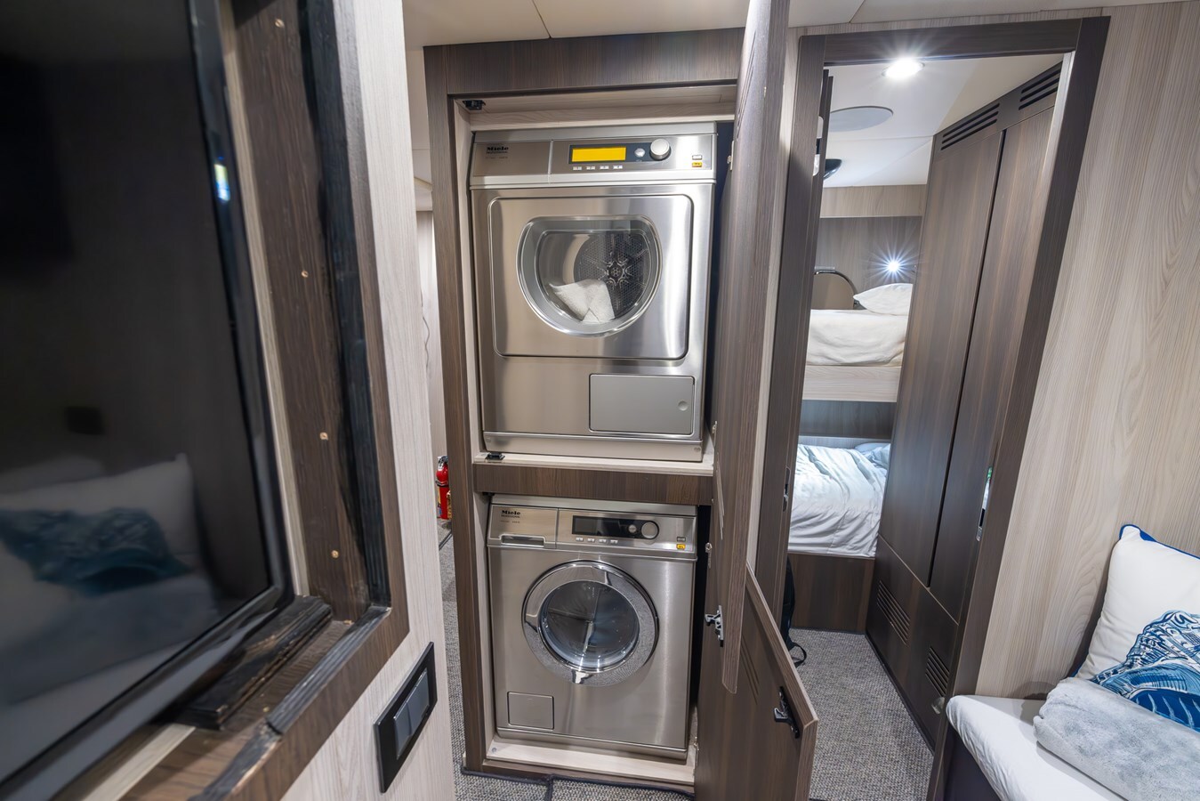 2021-azimut-yachts-88-8165ad