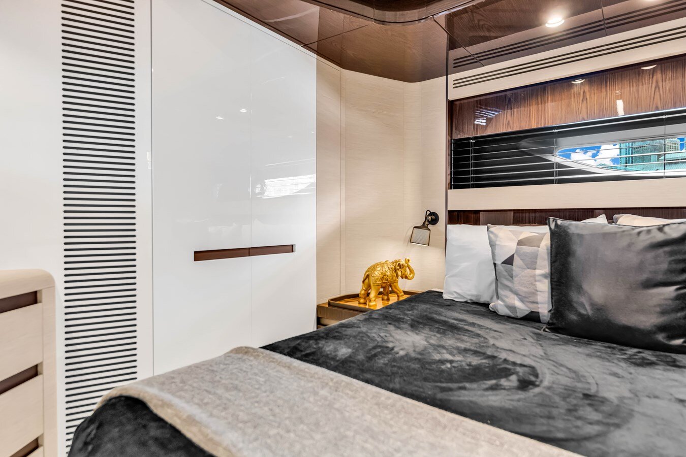 2021-azimut-yachts-94-7b064b