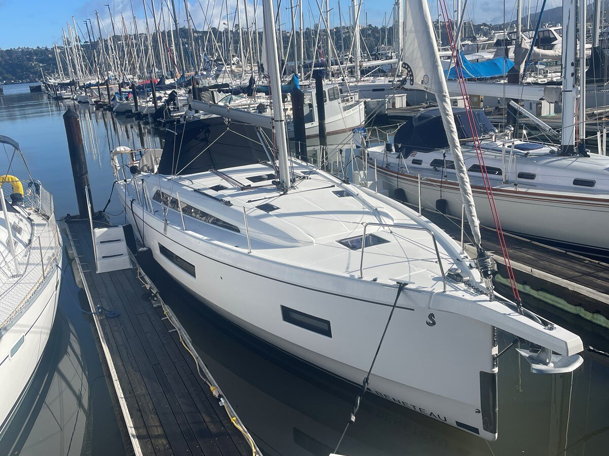 2021-beneteau-42-3-2a1a7f