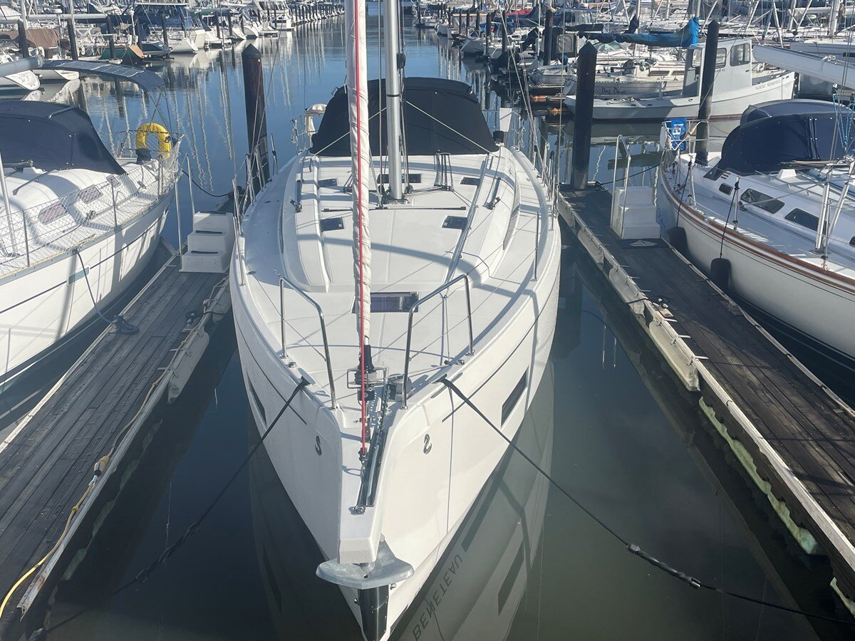 2021-beneteau-42-3-2a1a7f