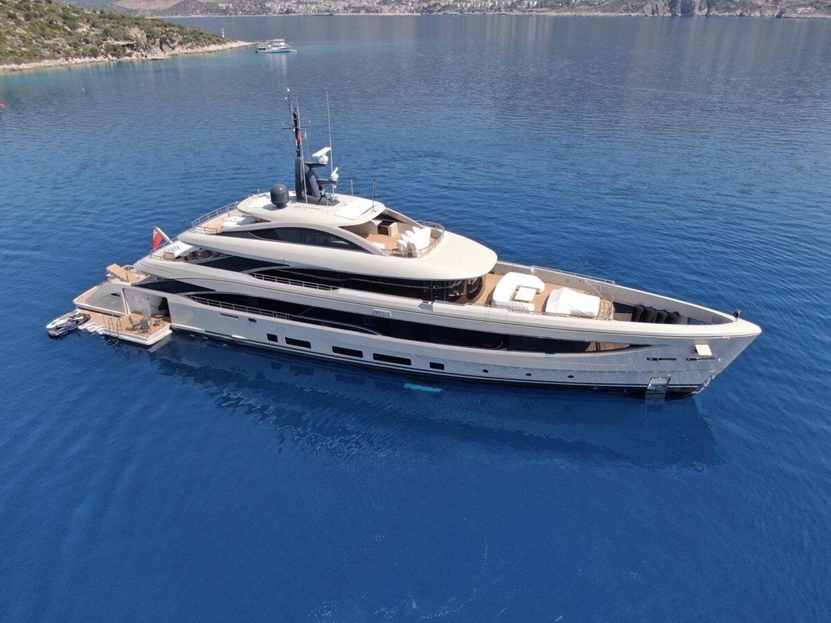 2021-benetti-164-1-6f30af