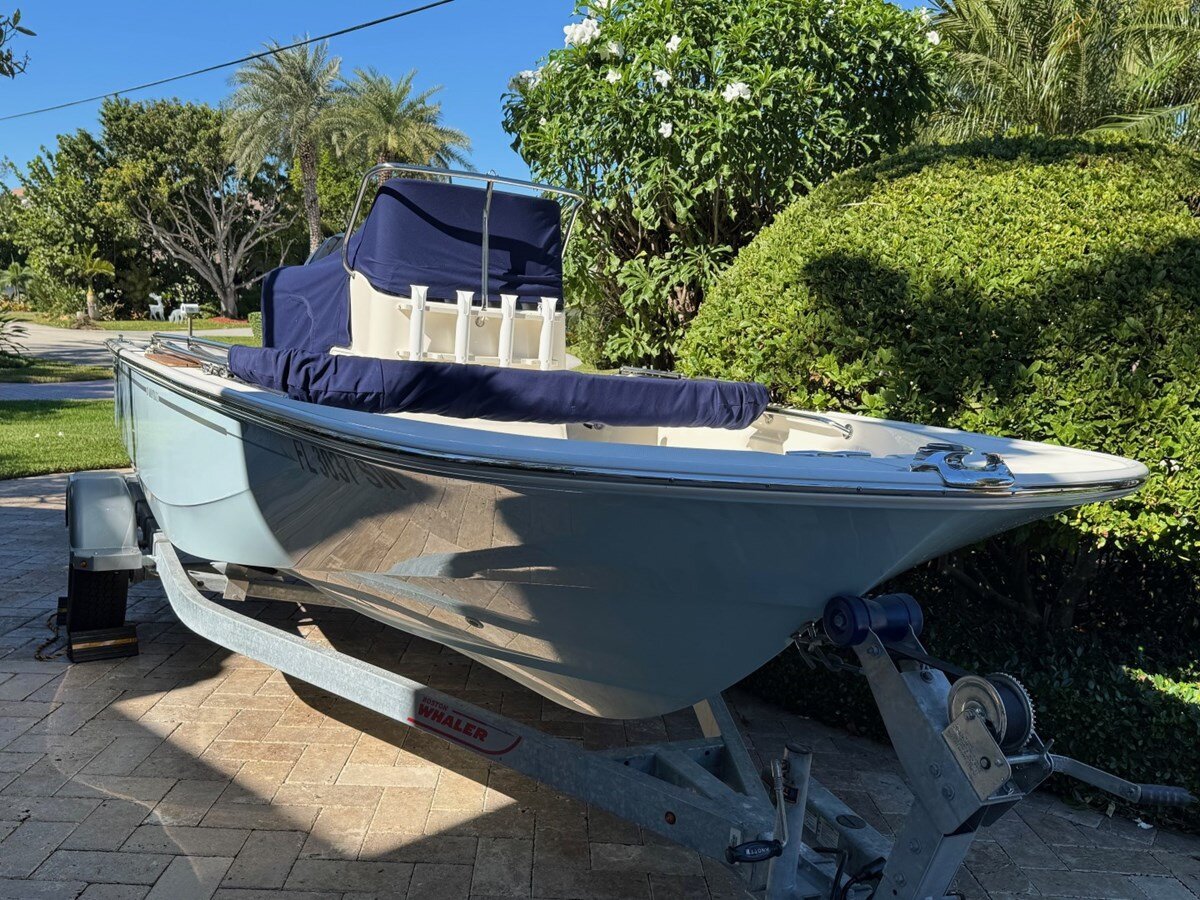 2021-boston-whaler-17-1-fc6f51