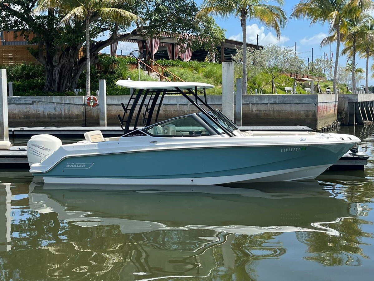 2021-boston-whaler-24-17fbaf