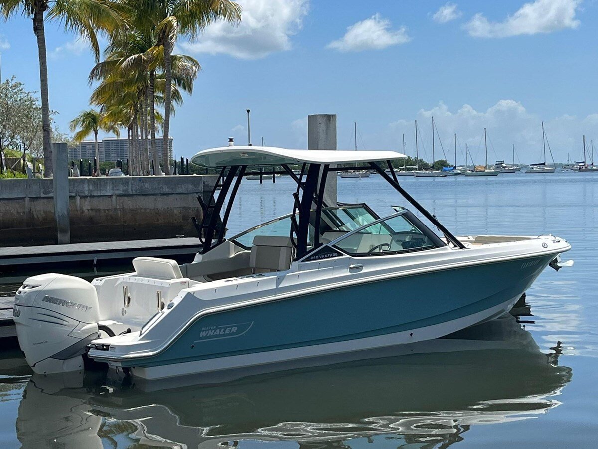 2021-boston-whaler-24-17fbaf