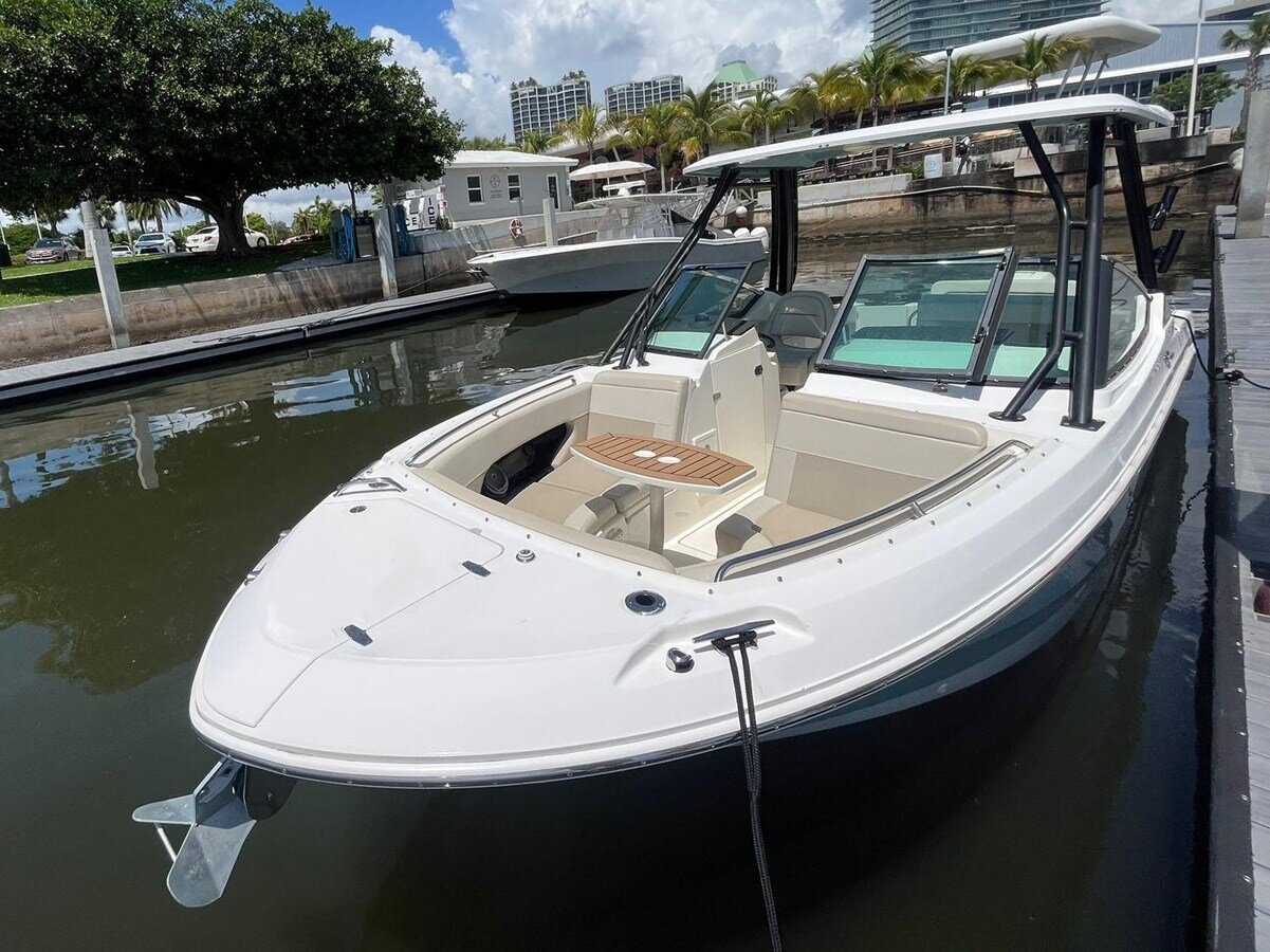 2021-boston-whaler-24-17fbaf