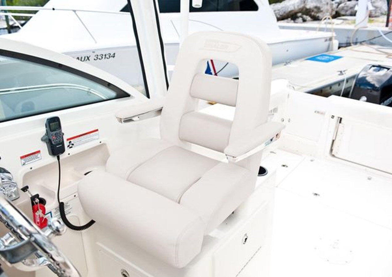 2021-boston-whaler-27-10-3cf955