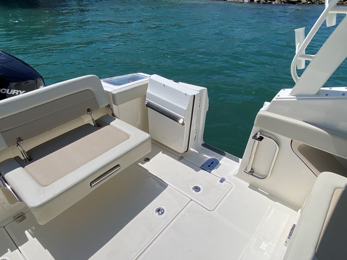 2021-boston-whaler-28-588b4f