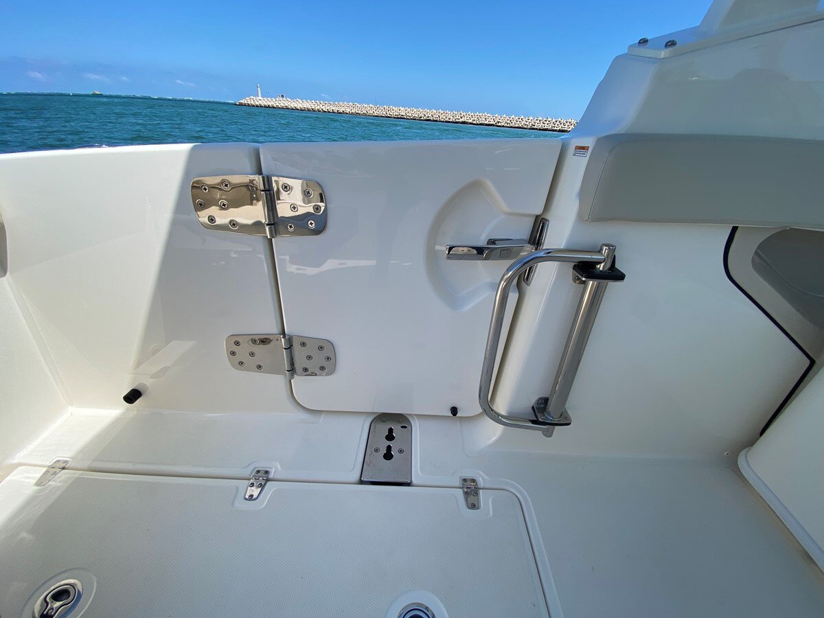 2021-boston-whaler-28-588b4f