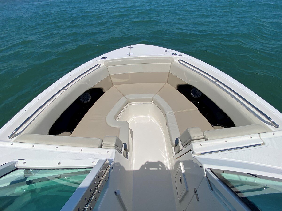 2021-boston-whaler-28-588b4f