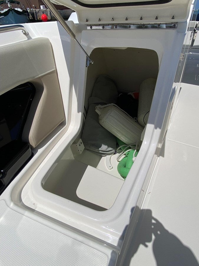 2021-boston-whaler-28-588b4f